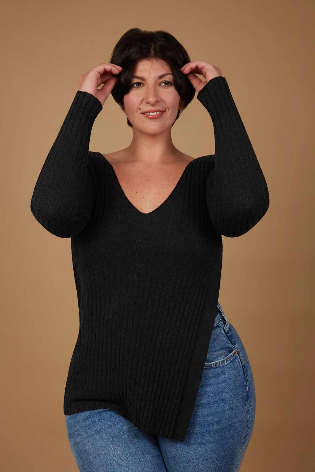 T-shirt con scollo a V e spacco laterale - Saffo